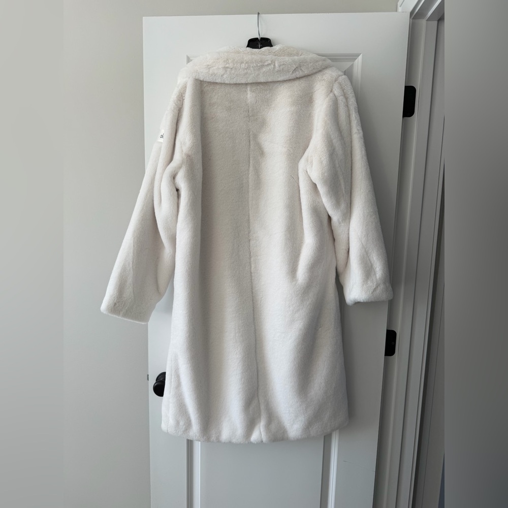 Alo- Oversized Faux Fur White Women's Trench - Picture 6 of 9